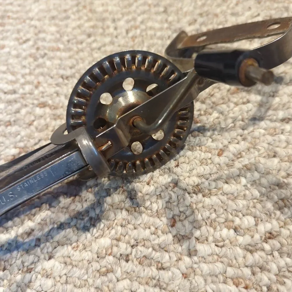 Vinatge Turner & Seymour Rotary Egg Beater Hand Mixer Manual Made CT USA